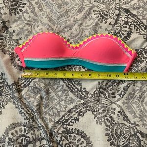 Strapless bikini top. Size small.
